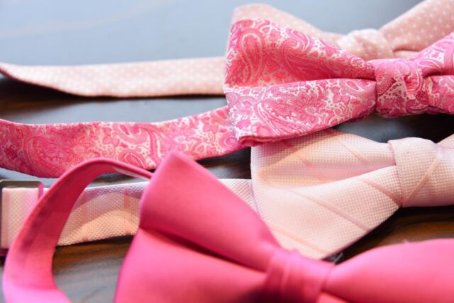 It’s almost Valentine’s Day and we are brining out the pink patterns again!💝 These bow ties are perfect for that valentines dinner with your significant other! 

#ties #bowties #pinkbowtie #menswear #mensformalwear #suit #womenssuit #suits #tux #tuxedo