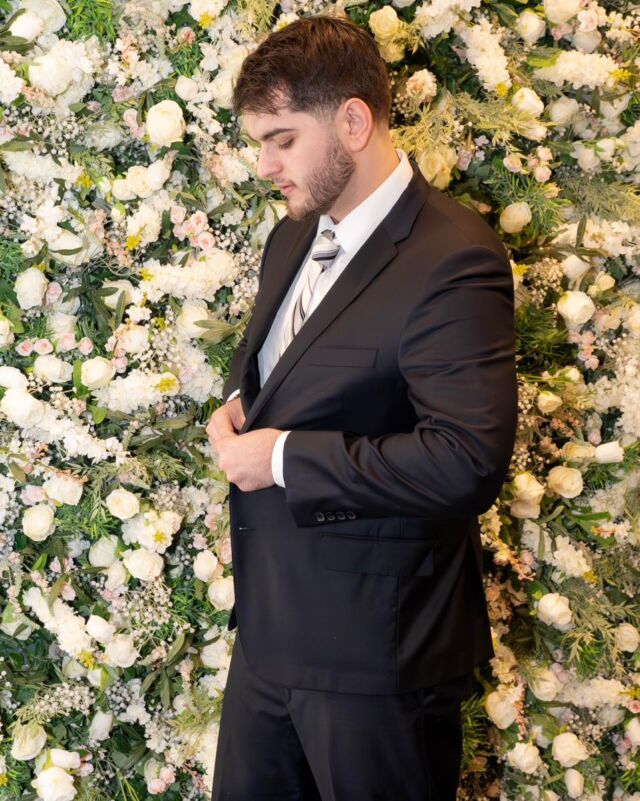 Quick peek 👀 at our looks from the 585wedding Bridal Expo! 👔 

Make an appointment with us today to see these looks and more! https://incognitomenswear.com/appointment-request/

📸 @paige3lizabethphotography 

#wedding #prom #suits #suit #tux #tuxedo
