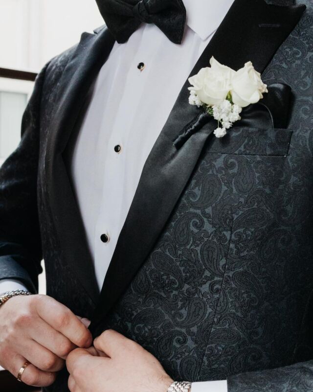 Such a timeless look.🖤 The black Tux and black bow tie is one of our favorites! 

📸 @tpi_photography