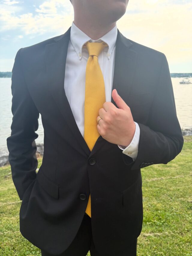 Summer weddings are some of our favorites!💛💙💜

Schedule your appointment with us today to get your Incognito suit! ➡️ https://incognitomenswear.com/appointment-request/